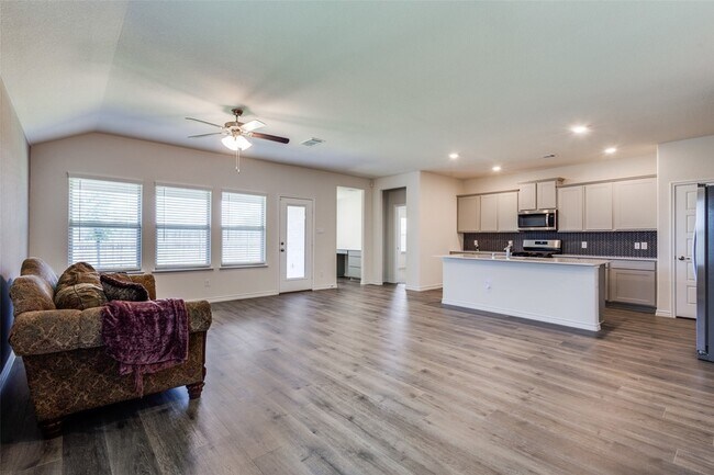 Building Photo - 6213 Abby Dr