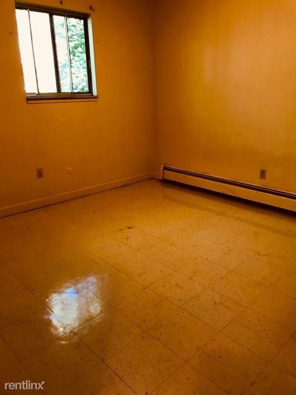 Building Photo - 2 br, 1.5 bath Apartment - 654 Walter Street