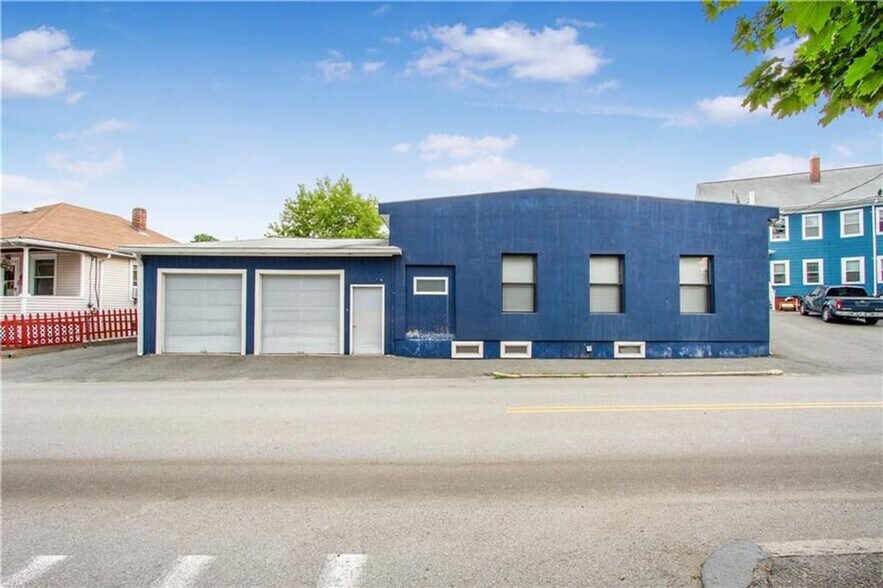 Primary Photo - 847 Weeden St