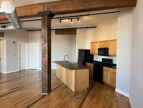 Building Photo - 265 N Queen St