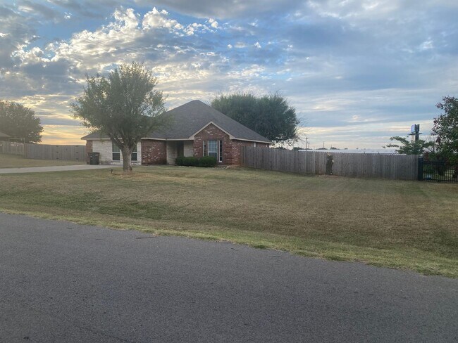 Building Photo - 150 Hunters Cir