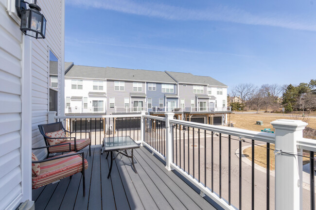 Building Photo - 2865 Rayfield Ave