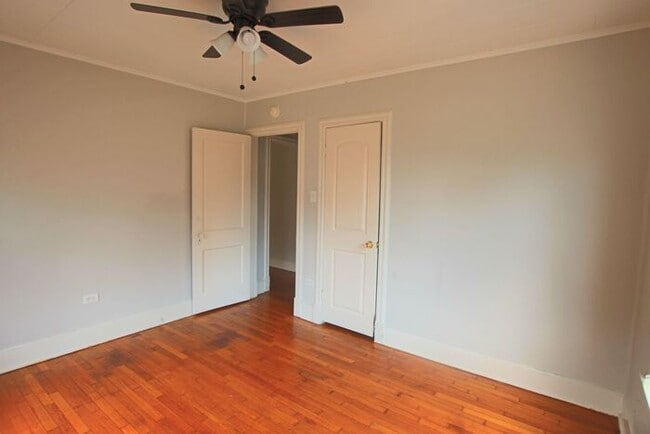 Building Photo - Tour Today! 2 Bedroom 1 Bath Downstairs Ap...