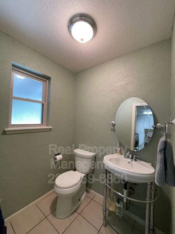 Building Photo - 5293 Chenango Dr