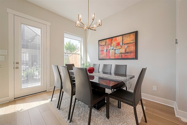 Building Photo - 10915 Brambling Wood Dr