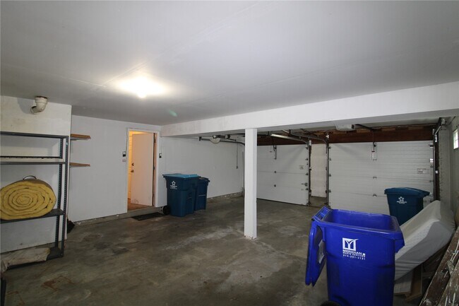 Building Photo - 736 Henry Ave