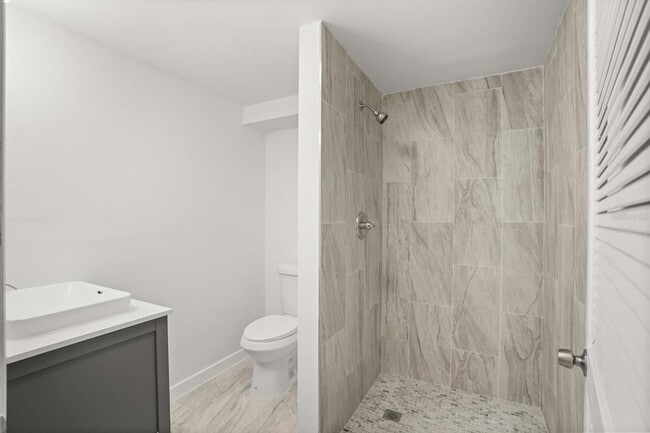 Building Photo - 524 Byron Rd