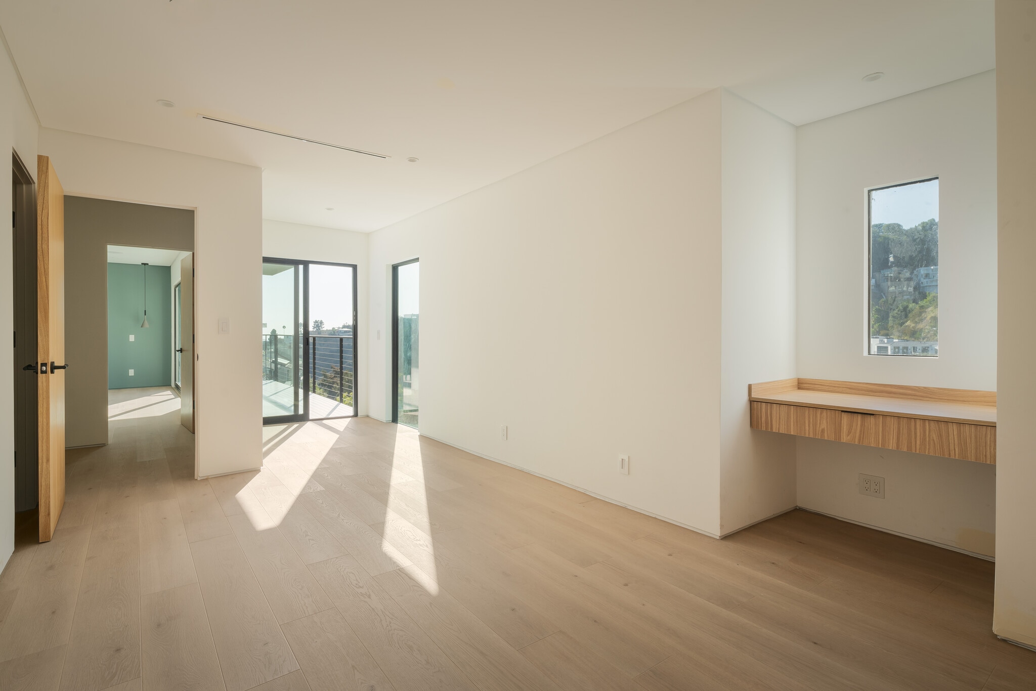 Building Photo - 1931 Sunset Plaza Dr