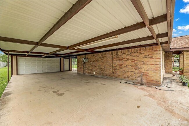 Building Photo - 20 Via Sol Dr