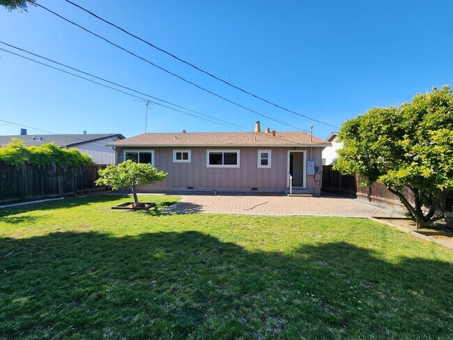Building Photo - 3 bedroom home in San Mateo