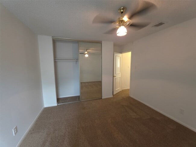 Building Photo - 7126 Deer Creek Ct