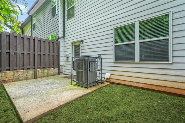 Building Photo - 3181 Meadowstone Ln SW