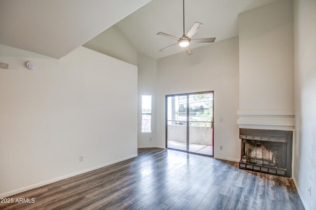 Building Photo - 4850 E Desert Cove Ave