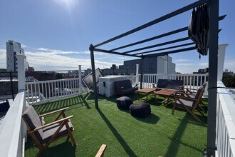 Building Photo - 680 Hart St