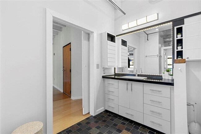 Building Photo - 878 Peachtree St NE