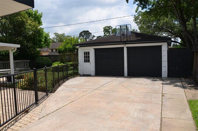 Building Photo - 5651 Valkeith Dr