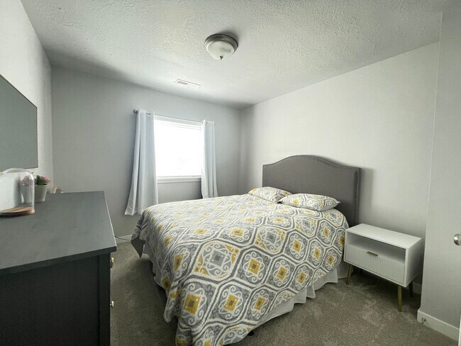 Building Photo - 15096 Honor Dr