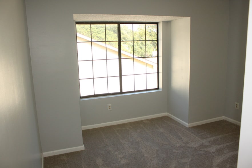 2nd Bedroom - 48 N Mountain Rd