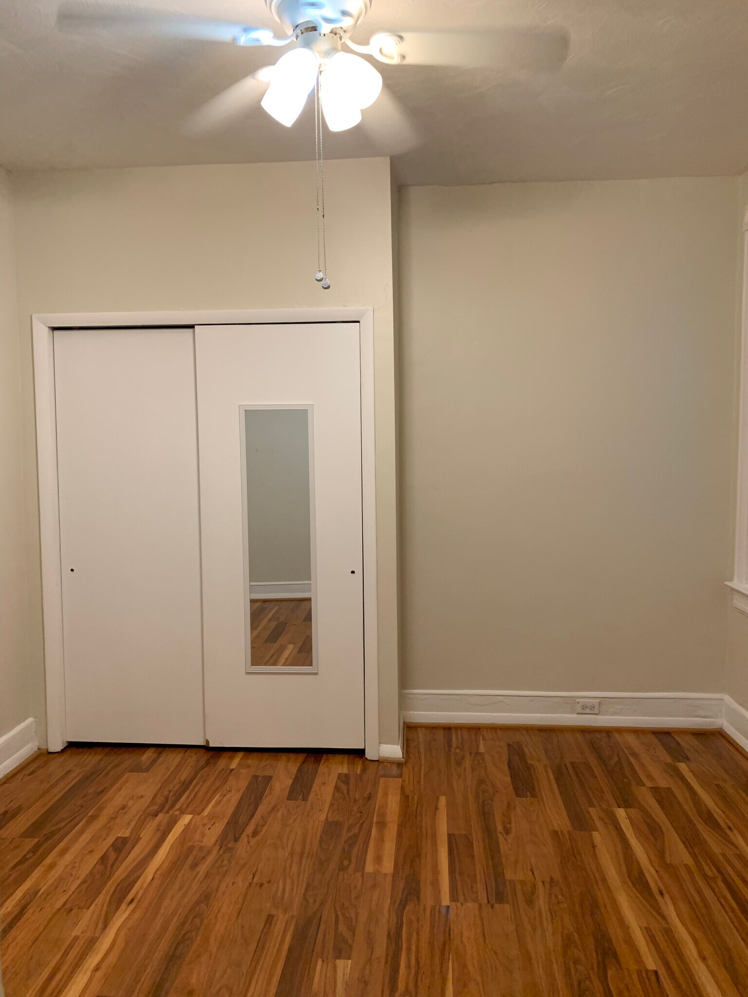 Building Photo - 527 9th St NE