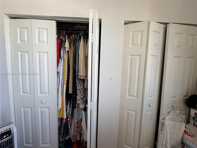 Building Photo - 215 SW 42nd Ave