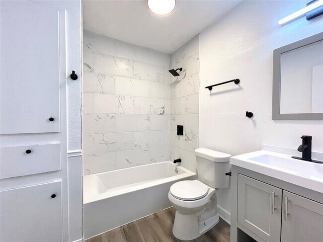 Building Photo - 2306 Barton Village Cir