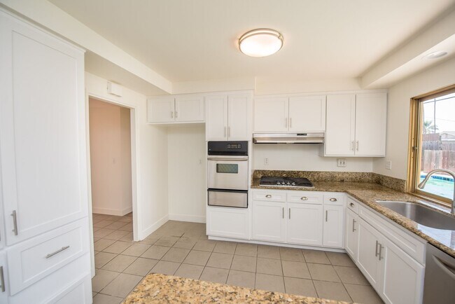 Building Photo - COSTA MESA: 3 Bedroom Single Story Home with a Pool