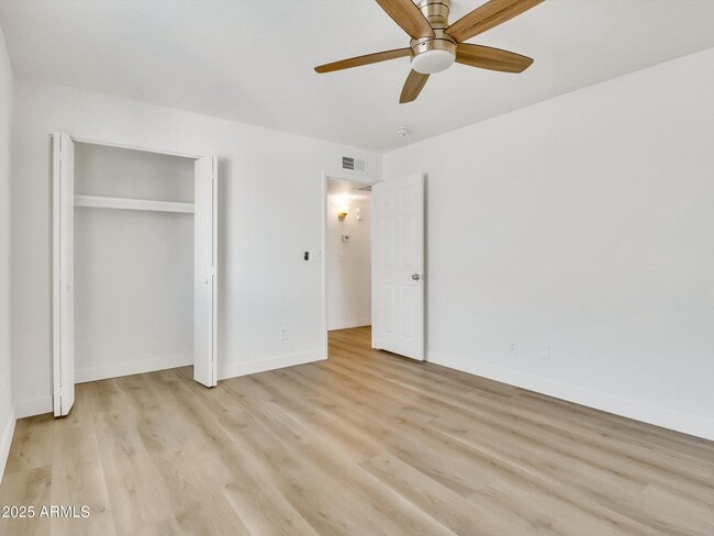 Building Photo - 429 W La Jolla Dr