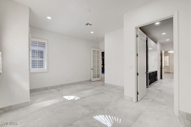 Building Photo - 2132 Lookout Point Cir