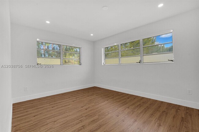 Building Photo - 8201 SW 42nd St