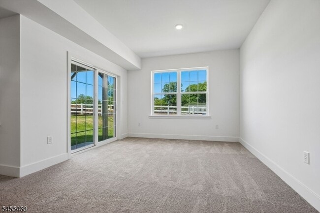 Building Photo - 52 Eastwood Ter