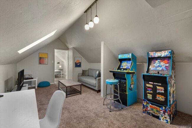 Building Photo - 340 E Clarence St