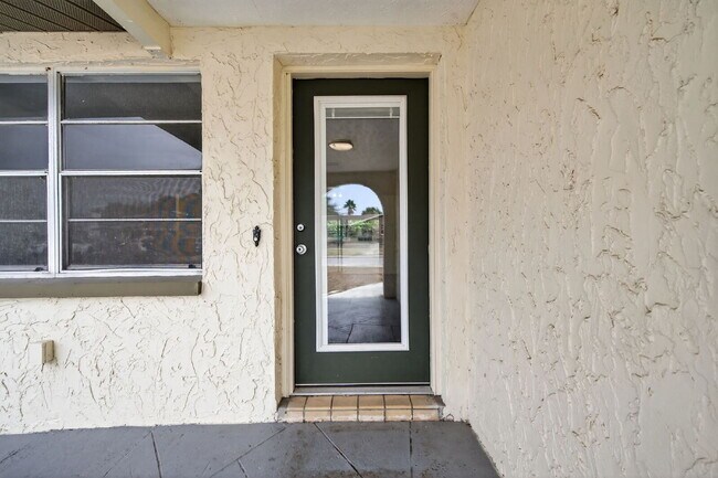 Building Photo - Beautiful 2 Bedroom, 2 Bathroom, 1 Car Garage home for rent.