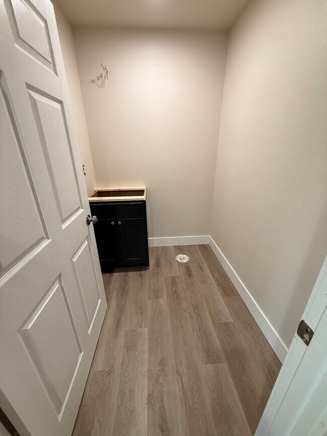 Building Photo - Brand New 3 Bedroom Duplex