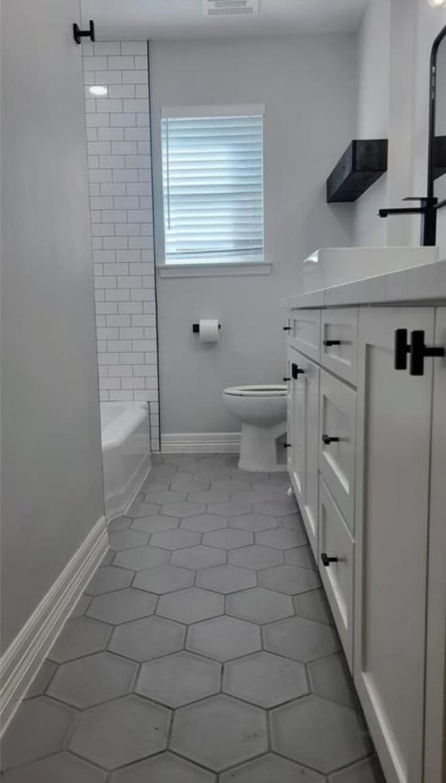 Building Photo - 2426 Tannehill Dr