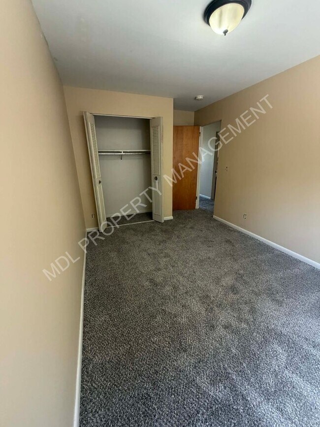Building Photo - 2225 Weiss St