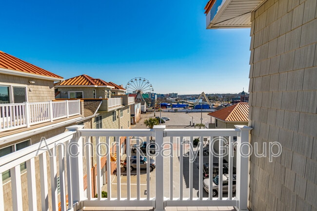 Building Photo - 217 16th St