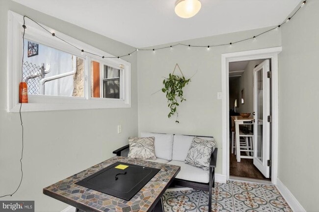 Building Photo - 2440 E Gordon St