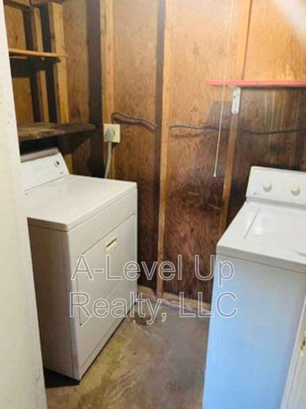 Building Photo - 316 E Elm St