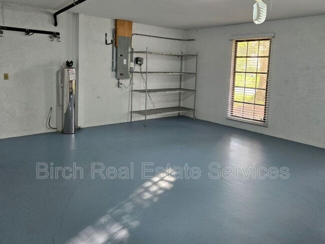 Building Photo - 515 Hollow Ridge Rd