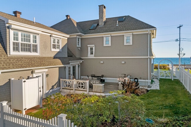 Building Photo - 207 Beach Ave