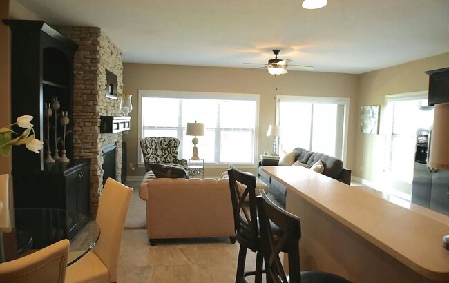Building Photo - Centennial Pointe West