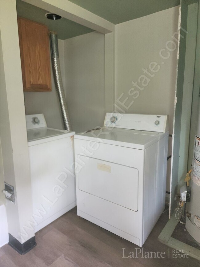 Building Photo - Cute Home on Large Lot for Rent