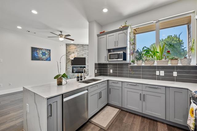 Building Photo - 9467 Timberleaf Dr