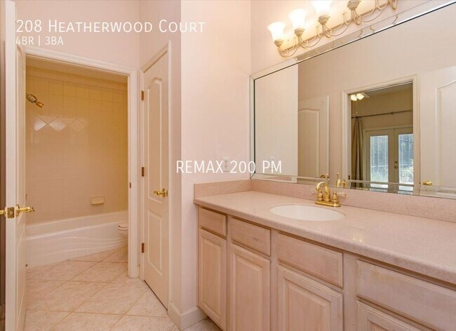 Building Photo - 208 Heatherwood Ct