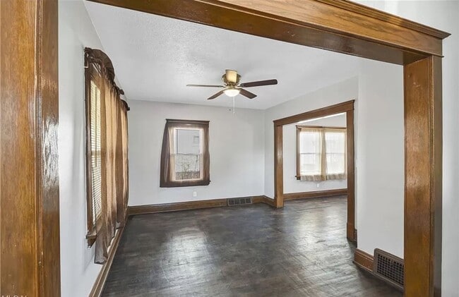 Building Photo - 3 Bedroom Home in Old Brooklyn