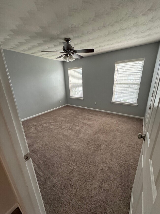 Building Photo - 5003 Middlecoff Ln