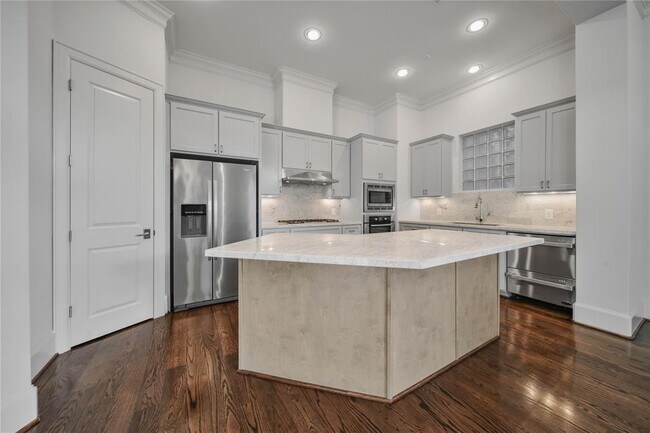 Building Photo - 42 Wooded Park Pl