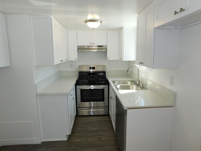 Building Photo - ALB190-192