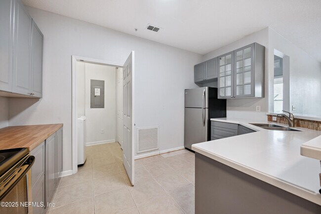 Building Photo - 13364 Beach Blvd