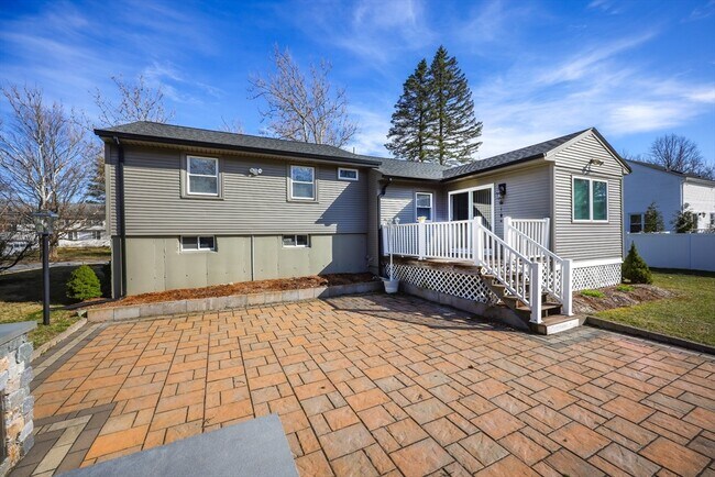 Building Photo - 48 Graymore Rd